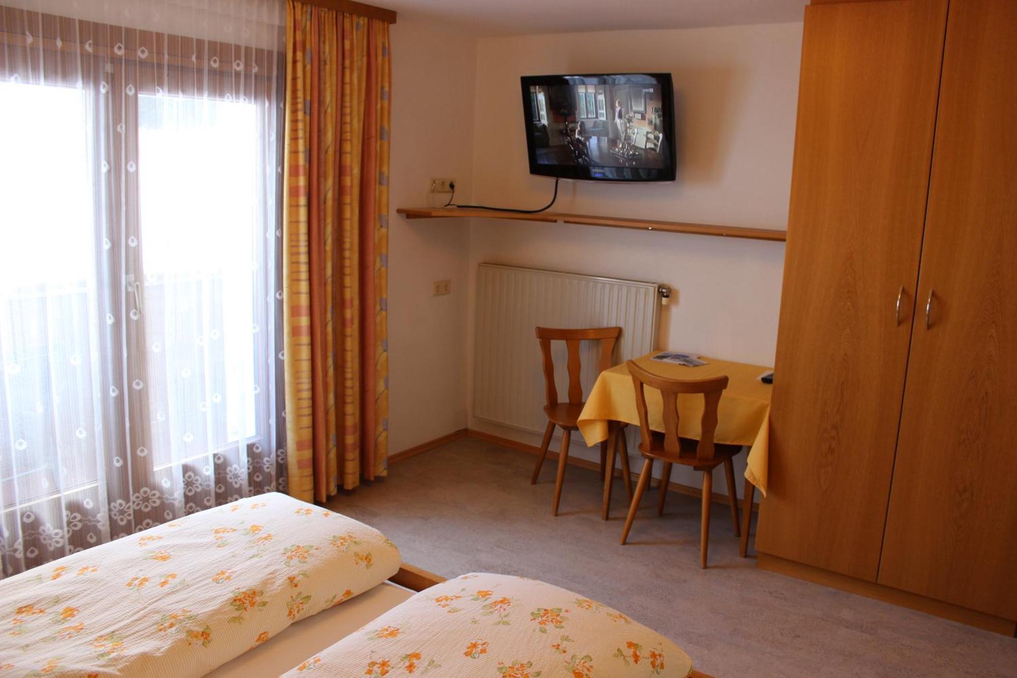 Haus Christian Apartman Klosterle am Arlberg Kültér fotó